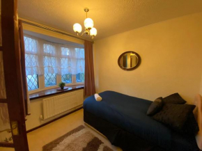 Serene 4BR in Harborne Close to QE Hospital, Harborne Centre
